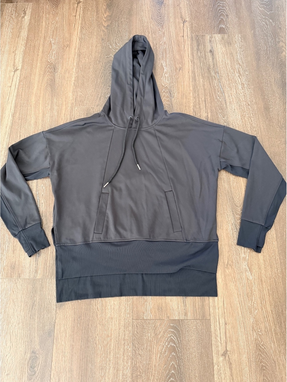 Athleta Mission Hoodie Black Medium Sculptek Light High Low Pullover